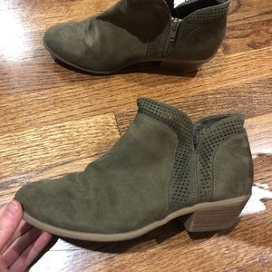 Womens Old Navy Ankle Booties Suede Olive Green color, size 7